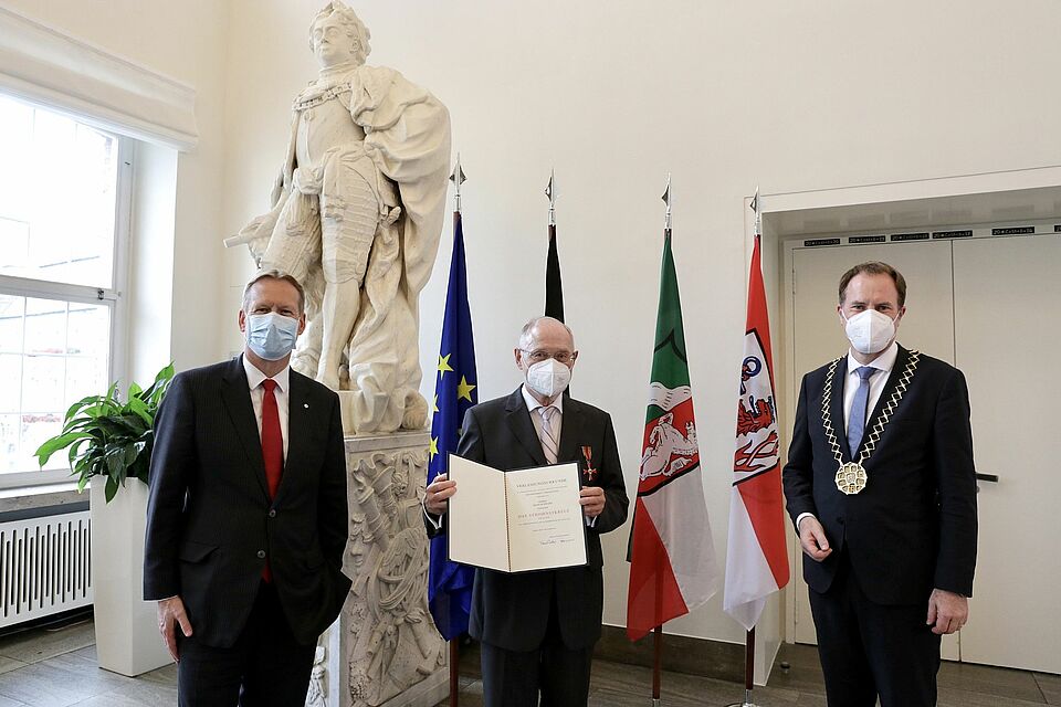 Hans Schwarz erhält Bundesverdienstkreuz